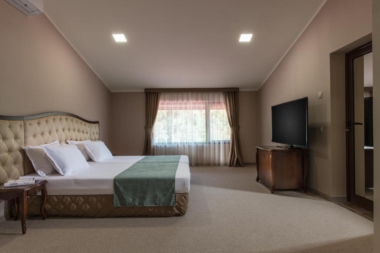 Hotel Villa Magus Kladnitsa エクステリア 写真