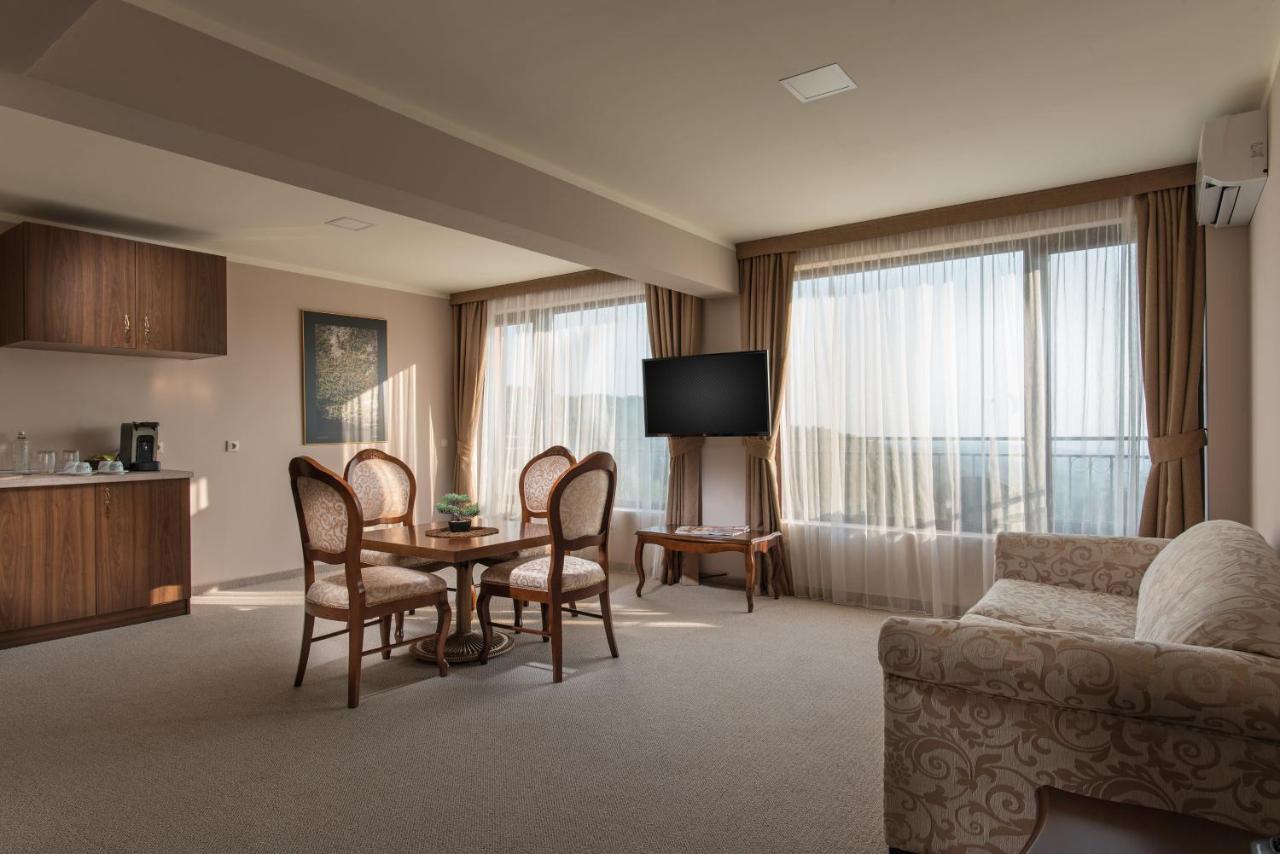 Hotel Villa Magus Kladnitsa エクステリア 写真