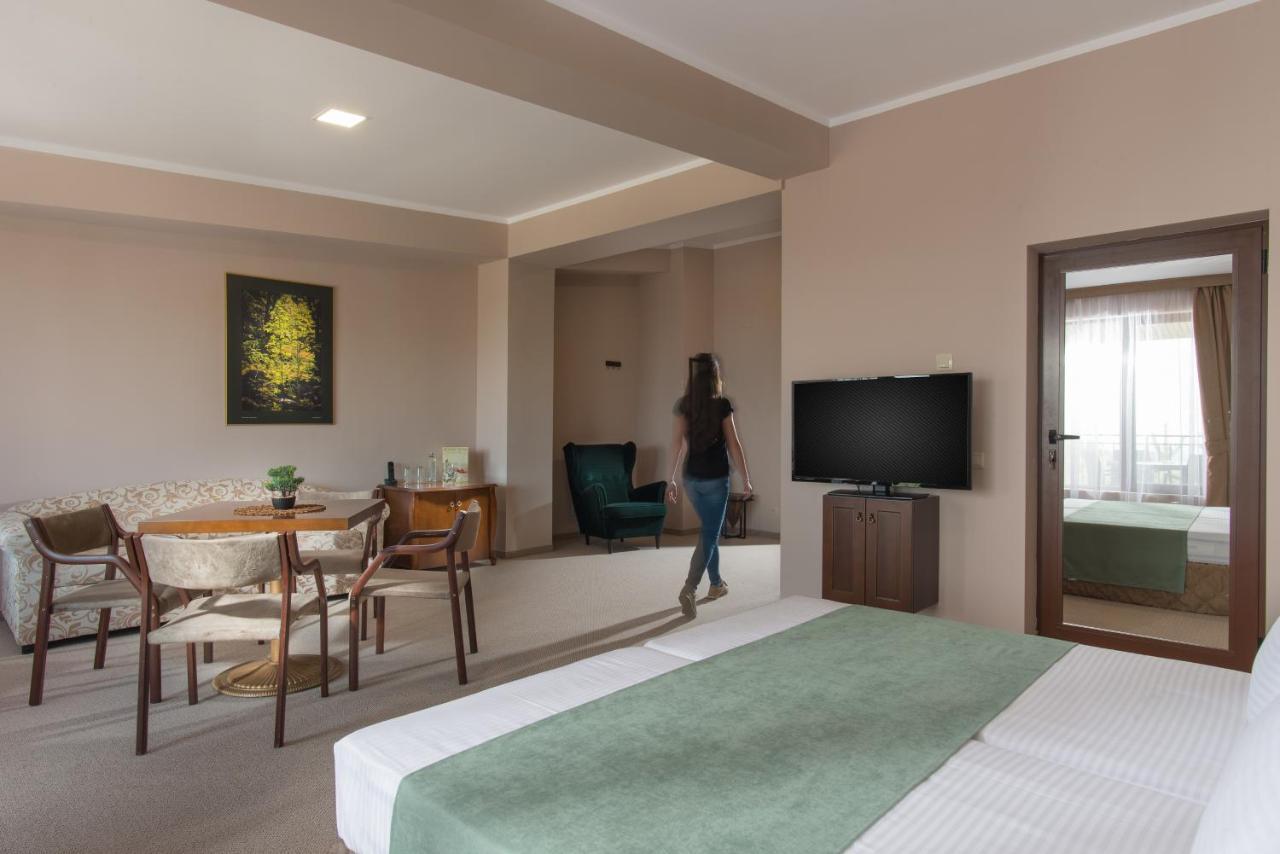 Hotel Villa Magus Kladnitsa エクステリア 写真
